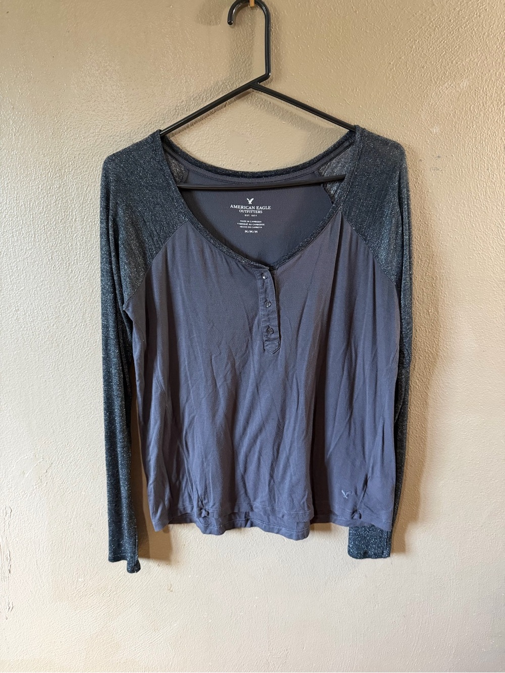 American Eagle Shimmer Raglan Sleeve Henley
Size M